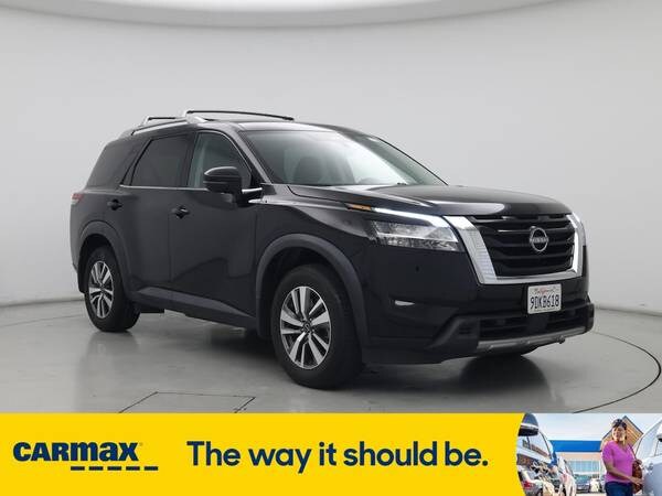 Nissan Pathfinder with VIN: 5N1DR3CA5PC207355