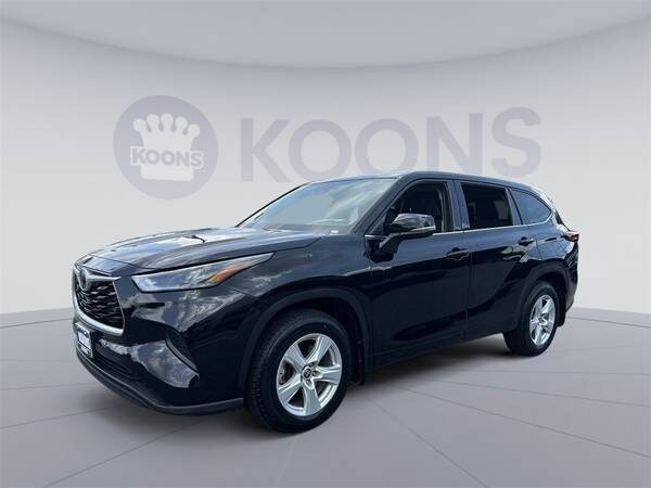Toyota Highlander with VIN: 5TDCZRBH2NS581709