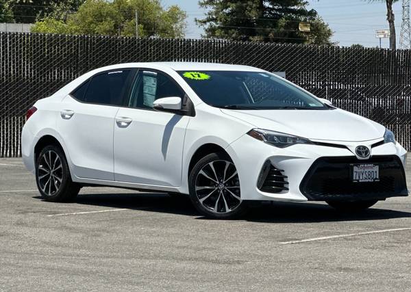 Toyota Corolla with VIN: 5YFBURHE1HP574254