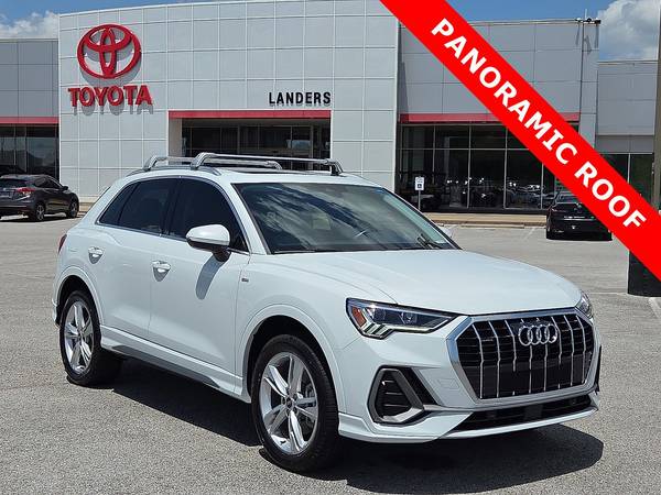 Audi Q3 with VIN: WA1EECF39N1126203