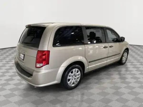 Dodge Grand Caravan with VIN: 2C4RDGBG4FR542795