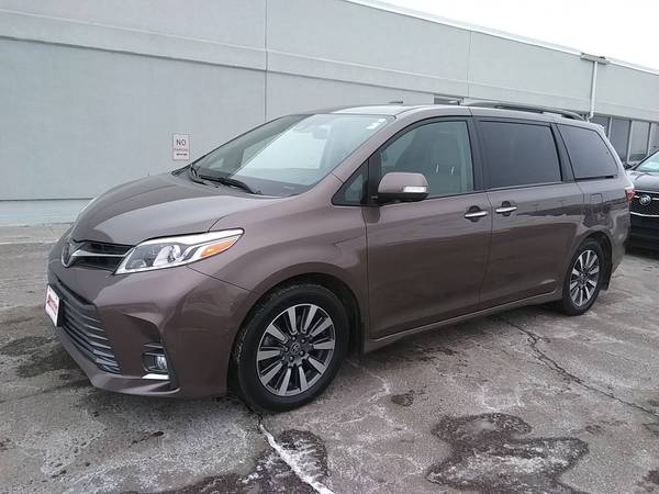 Toyota Sienna with VIN: 5TDYZ3DC3LS075100