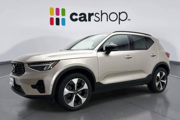 2023 Volvo XC40 B5 Plus Dark