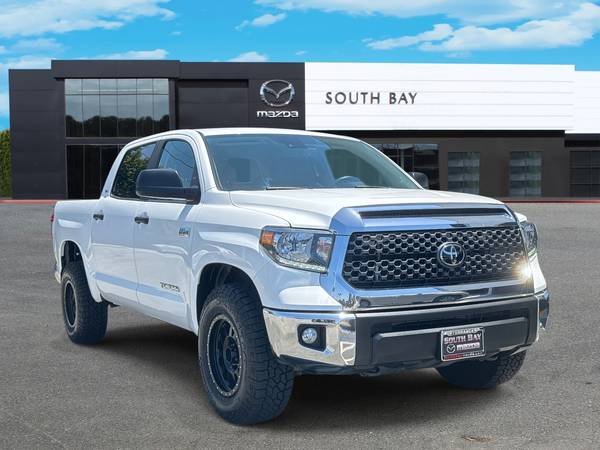 Toyota Tundra with VIN: 5TFDY5F11MX020424