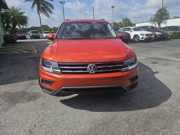Volkswagen Tiguan with VIN: 3VV3B7AX9JM175732