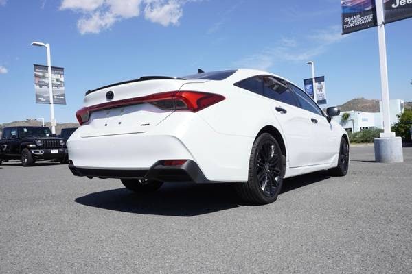 2022 Toyota Avalon Hybrid XSE Nightshade