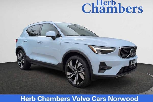 2024 Volvo XC40 B5 Plus Bright