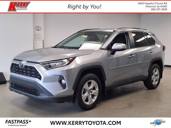 Toyota RAV4 with VIN: 2T3W1RFV4MC143230
