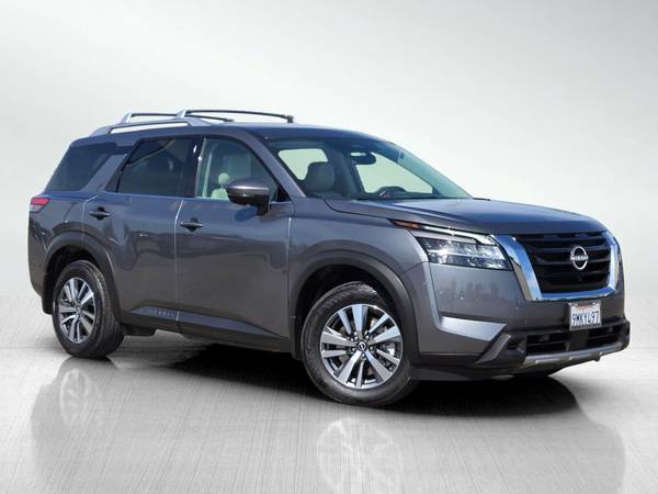 Nissan Pathfinder with VIN: 5N1DR3CC6RC276804