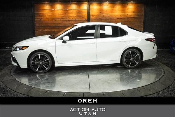 Toyota Camry with VIN: 4T1G11AK1NU696834