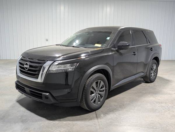 Nissan Pathfinder with VIN: 5N1DR3AC9NC209997