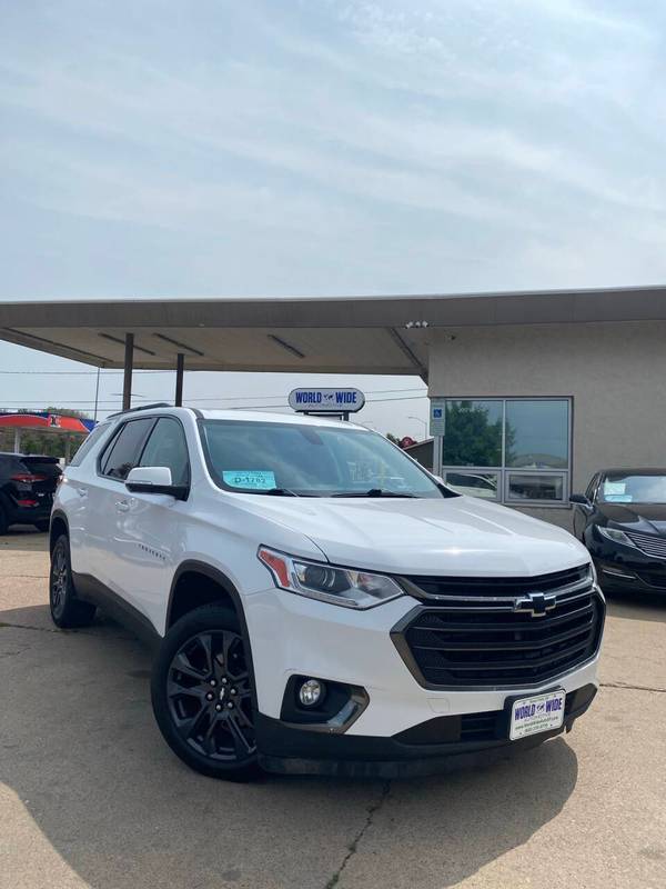 Chevrolet Traverse with VIN: 1GNERJKX0JJ165853