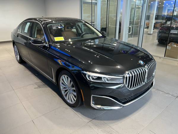 BMW 7 Series with VIN: WBA7T4C01NCJ65762