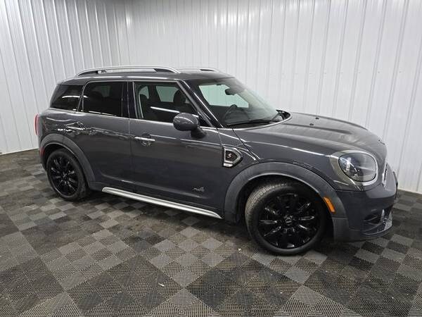 MINI Countryman with VIN: WMZYT5C54K3G91598