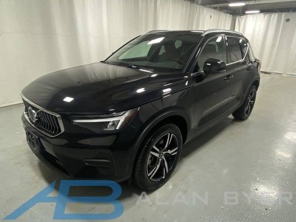 Volvo XC40 with VIN: YV4L12UJ3S2464011