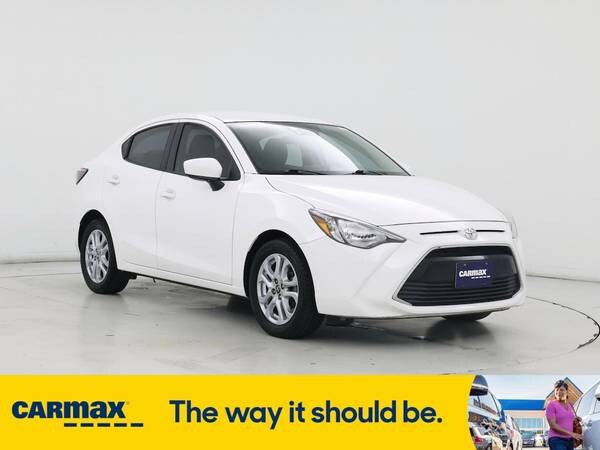 Toyota Yaris iA with VIN: 3MYDLBYV2JY307795