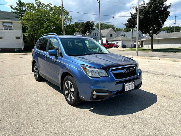 Subaru Forester with VIN: JF2SJAJC0HH476364