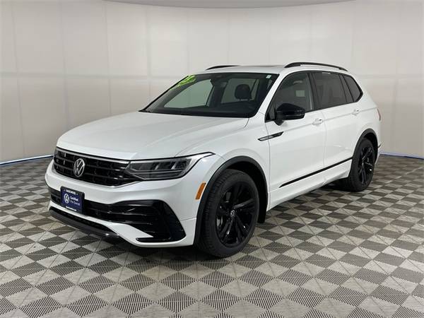 Volkswagen Tiguan with VIN: 3VVCB7AX0PM116447