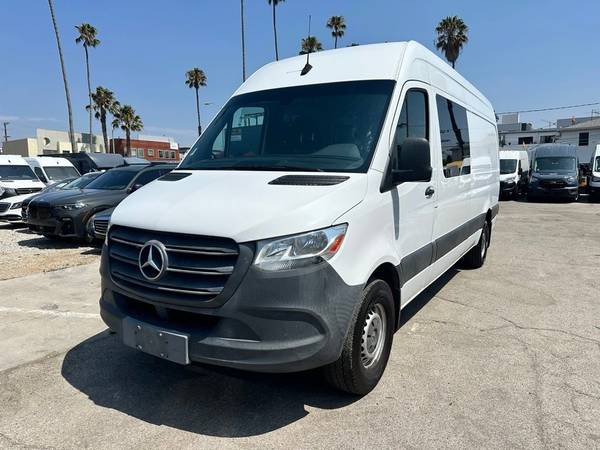 Mercedes-Benz Sprinter with VIN: WD4PF1CD3KP074823