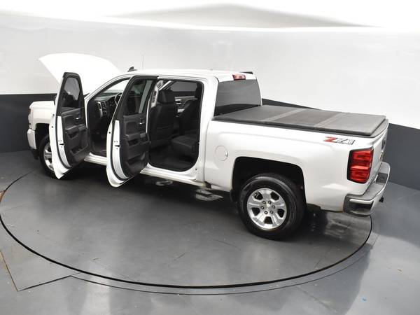 Chevrolet Silverado 1500 with VIN: 3GCUKREH4JG349514