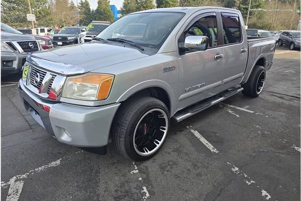 2014 Nissan Titan SL  Crew Cab