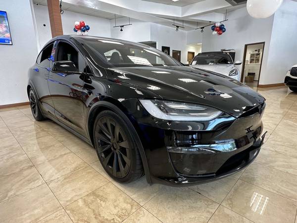 Tesla Model X with VIN: 7SAXCDE56NF357700