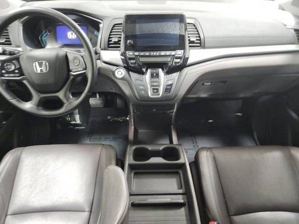 Honda Odyssey with VIN: 5FNRL6H7XJB013246