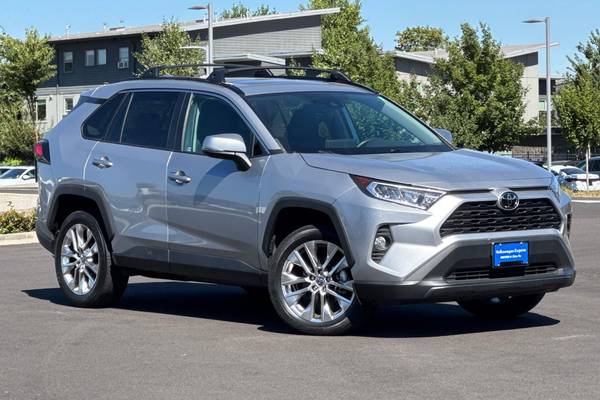 Toyota RAV4 with VIN: 2T3A1RFV8MC254972