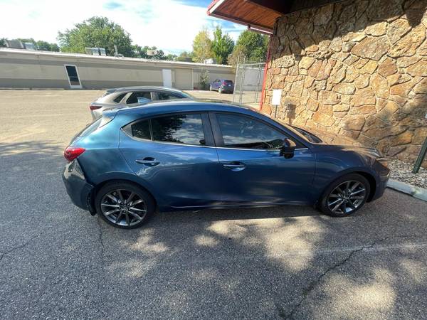 Mazda 3 with VIN: 3MZBN1M31JM274386