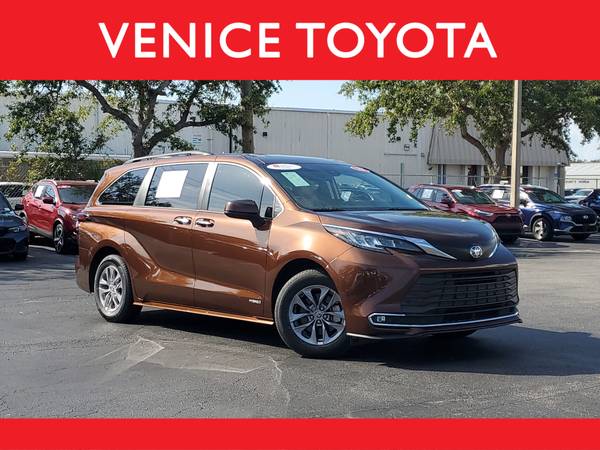 Toyota Sienna with VIN: 5TDYRKEC9MS005028
