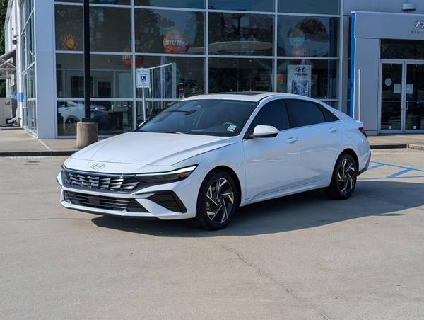 Hyundai Elantra with VIN: KMHLS4DG3RU700182