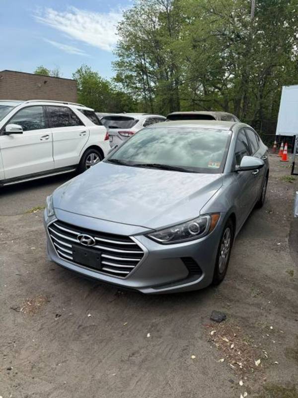 Hyundai Elantra with VIN: 5NPD74LFXHH206462