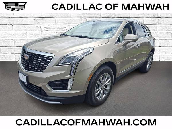 Cadillac XT5 with VIN: 1GYKNDRS2NZ162182