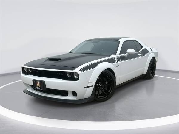 Dodge Challenger with VIN: 2C3CDZFJ8PH647827
