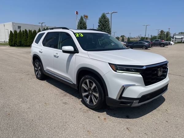 Honda Pilot with VIN: 5FNYG1H75PB048689