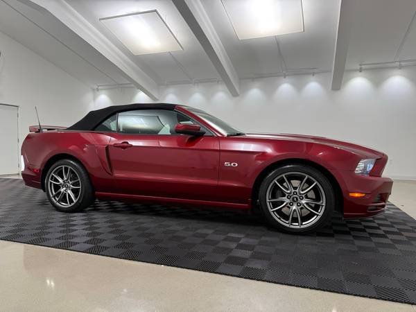Ford Mustang with VIN: 1ZVBP8FFXE5244972