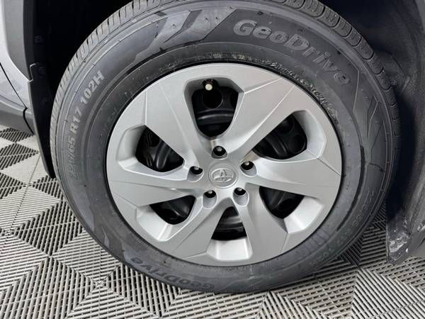 Toyota RAV4 with VIN: 2T3F1RFV3NW298058