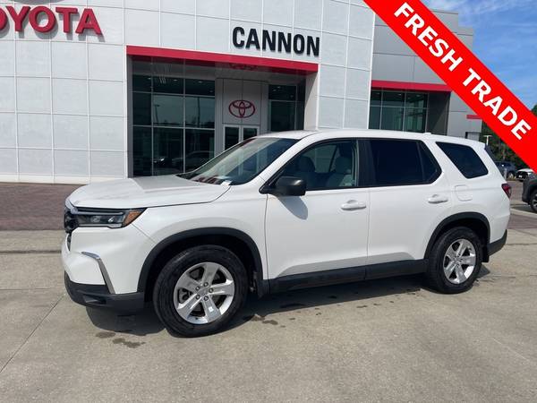 Honda Pilot with VIN: 5FNYG2H2XPB007775