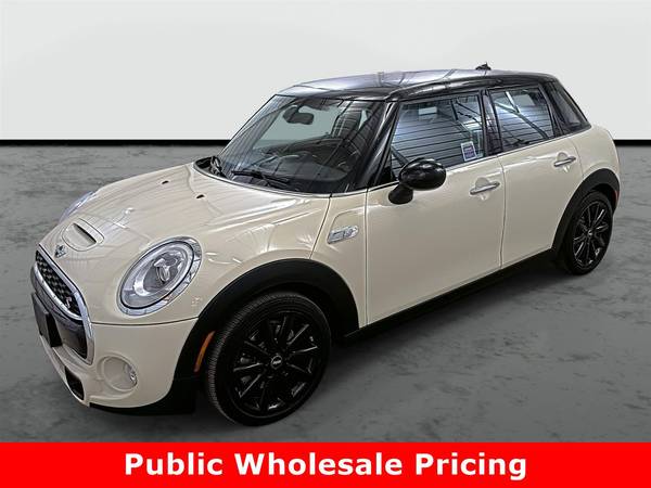 MINI Cooper with VIN: WMWXU3C54F2B57779