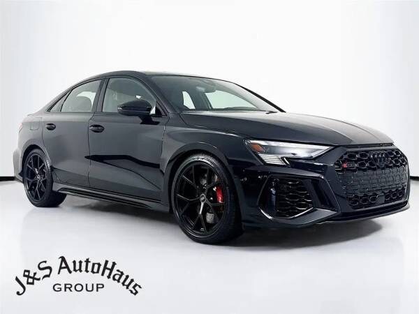 Audi RS 3 with VIN: WUAG4DGY6NA906535