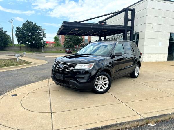 Ford Explorer with VIN: 1FM5K8B82HGC27545