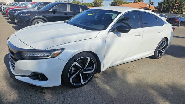 Honda Accord with VIN: 1HGCV1F3XNA025559