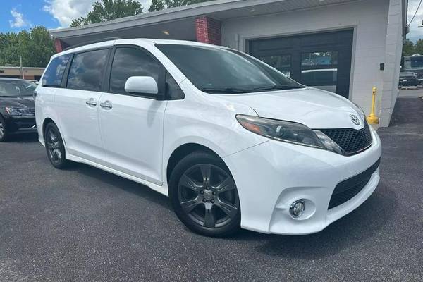 2017 Toyota Sienna SE 8-Passenger