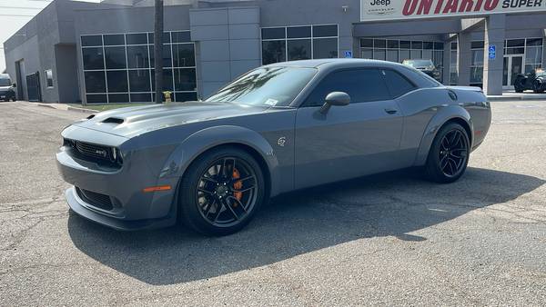 Dodge Challenger with VIN: 2C3CDZC93KH570030