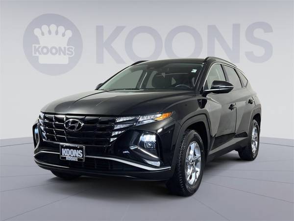 Hyundai Tucson with VIN: 5NMJBCAE5NH049406