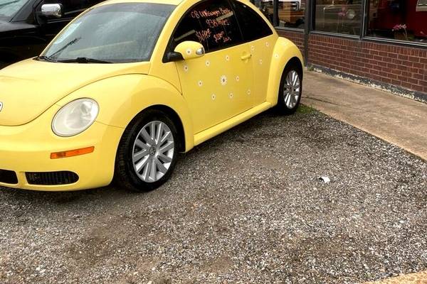 2008 Volkswagen New Beetle SE Hatchback