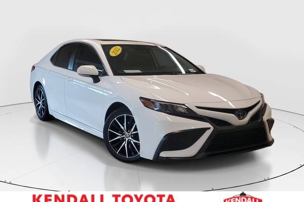 2022 Toyota Camry Hybrid SE