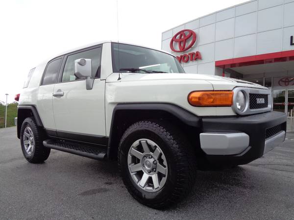 Toyota FJ Cruiser with VIN: JTEBU4BF4EK205334