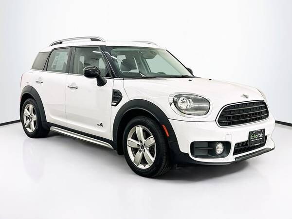 MINI Countryman with VIN: WMZYV5C3XH3B75750