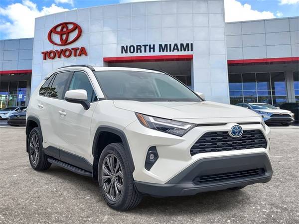 Toyota RAV4 Hybrid with VIN: 4T3B6RFV1NU093631
